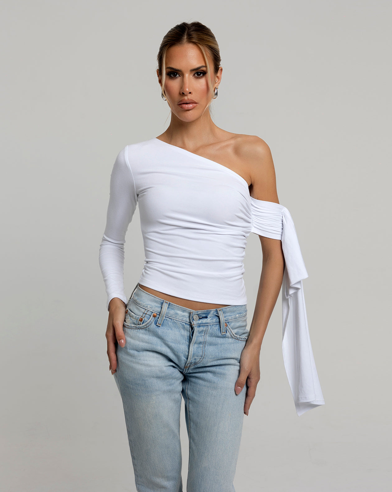 BOARDROOM QUEEN One Shoulder Top